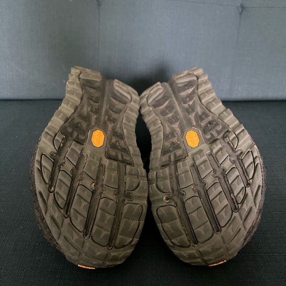 Altra Olympus 4 - Black Athletic Shoes with Lace-Up Design - Picture 3 of 8